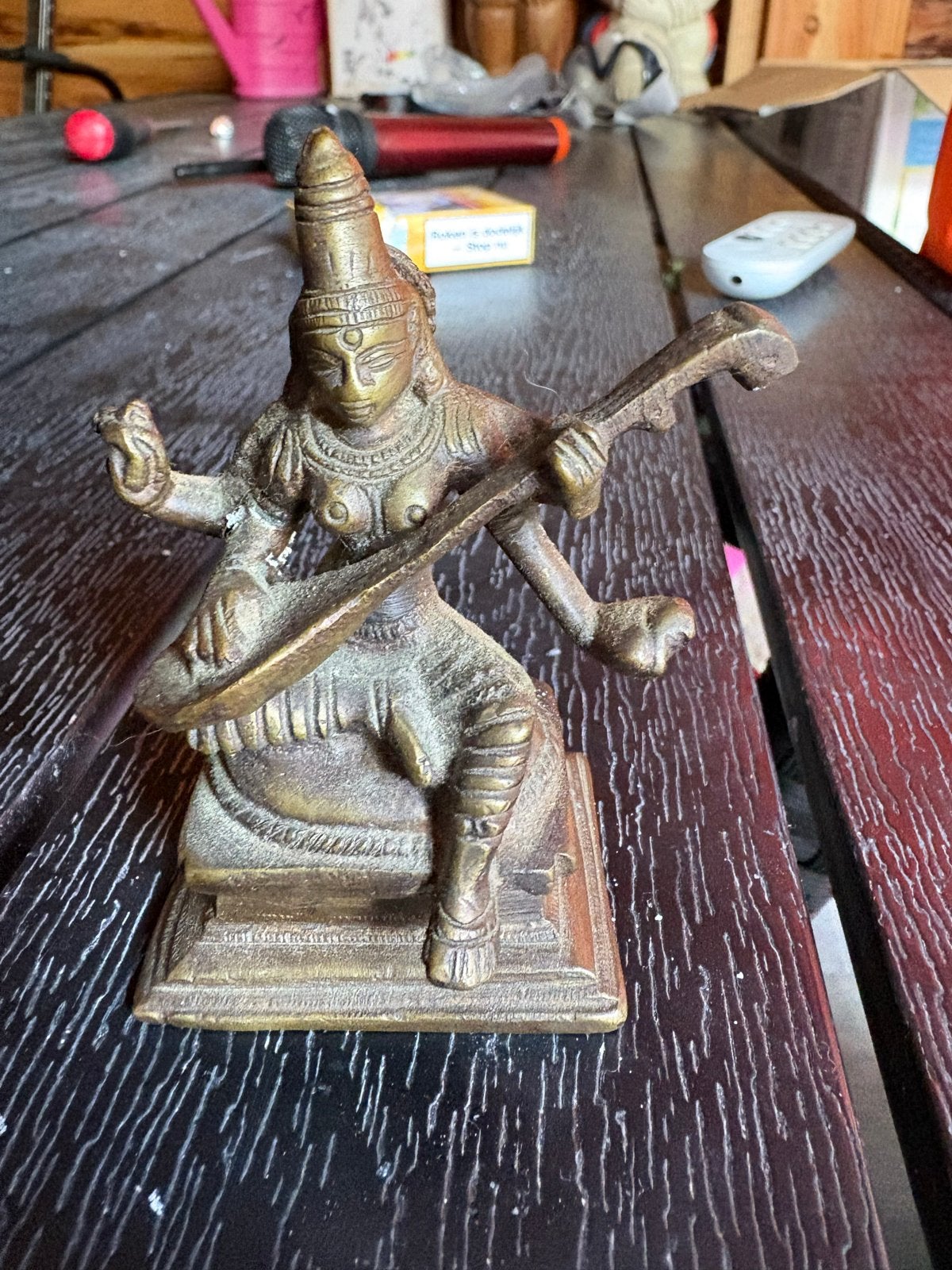 Donkergekleurd messing beeldje van Hindoegodin Saraswati, Ophalen, Minder dan 20 cm, Beeld, Bruin
