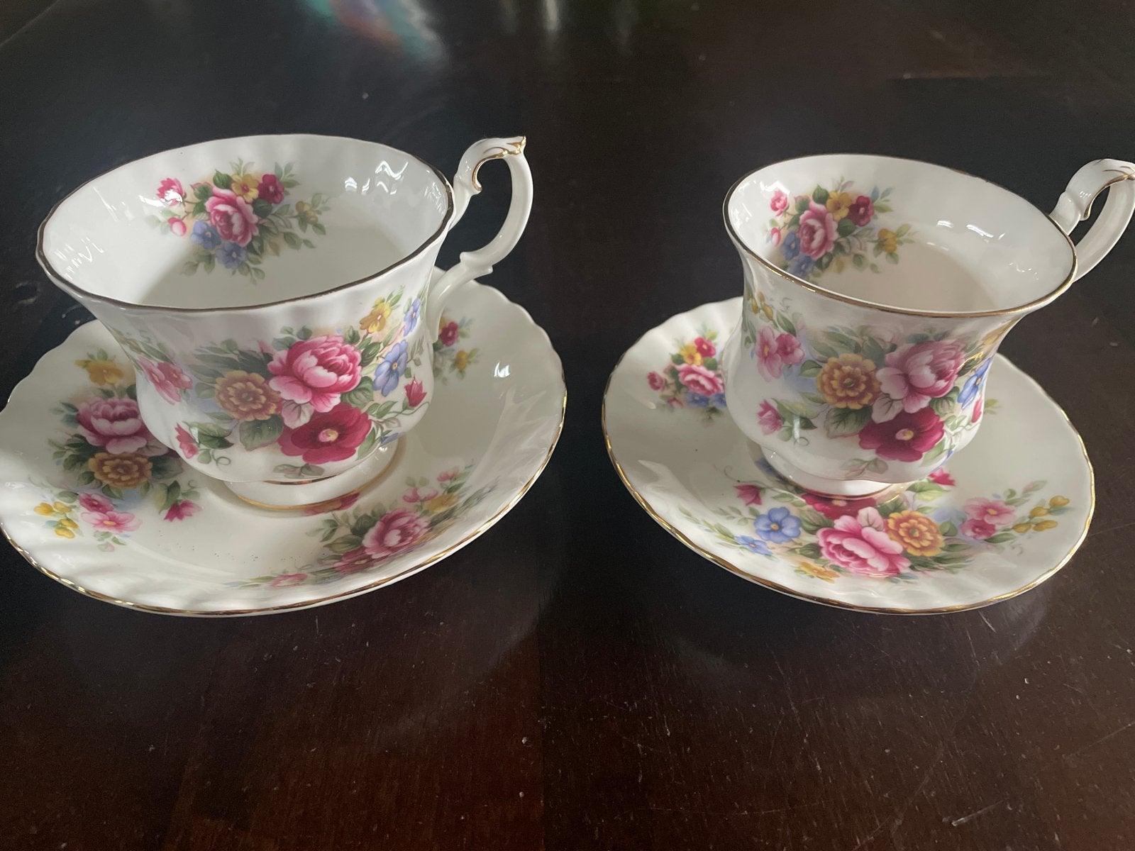 Royal Albert thee / koffie kopjes  met schotels, Ophalen of Verzenden, Zo goed als nieuw, Overige stijlen, Kop(pen) en/of Schotel(s)