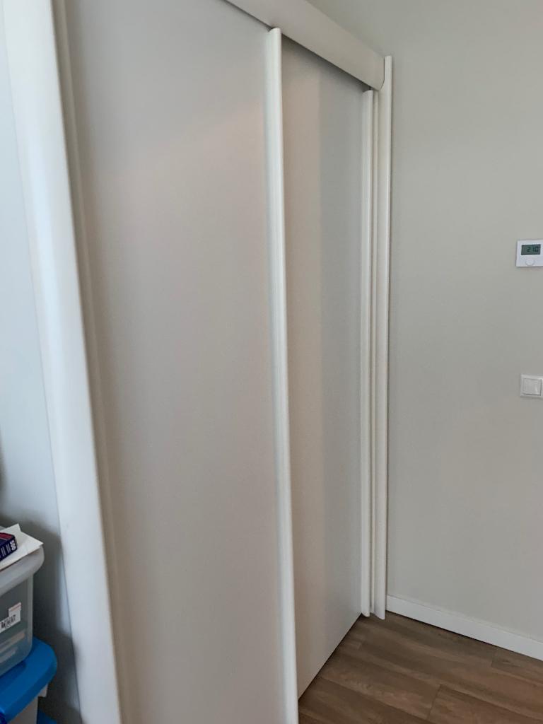 Te koop witte kledingkast, Ophalen, Met deur(en), Gebruikt, 200 cm of meer