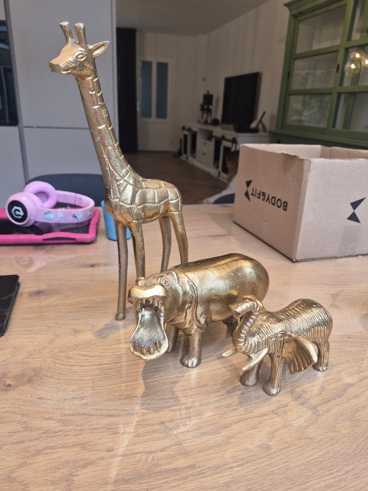 Gouden decoratieve beelden: nijlpaard, olifant, giraffe, Ophalen of Verzenden, Gebruikt, Goud, Modern