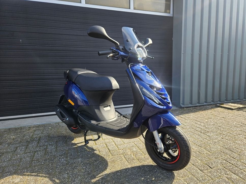 PAGGIO ZIP 50 4T E5 BROM 2021 BMW BLEU 4000KM + OPTIES, PIAGGIO, Onbekend, 49 cc, Onbekend
