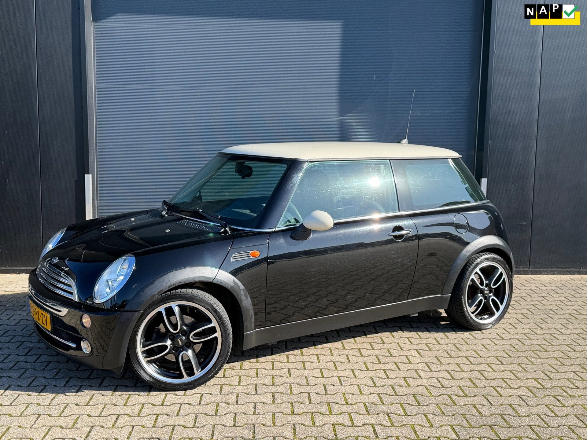 Mini Cooper 1.6 NAP, Lage kilometerstand, Auto's, Voorwielaandrijving, Stof, Gebruikt, Zwart