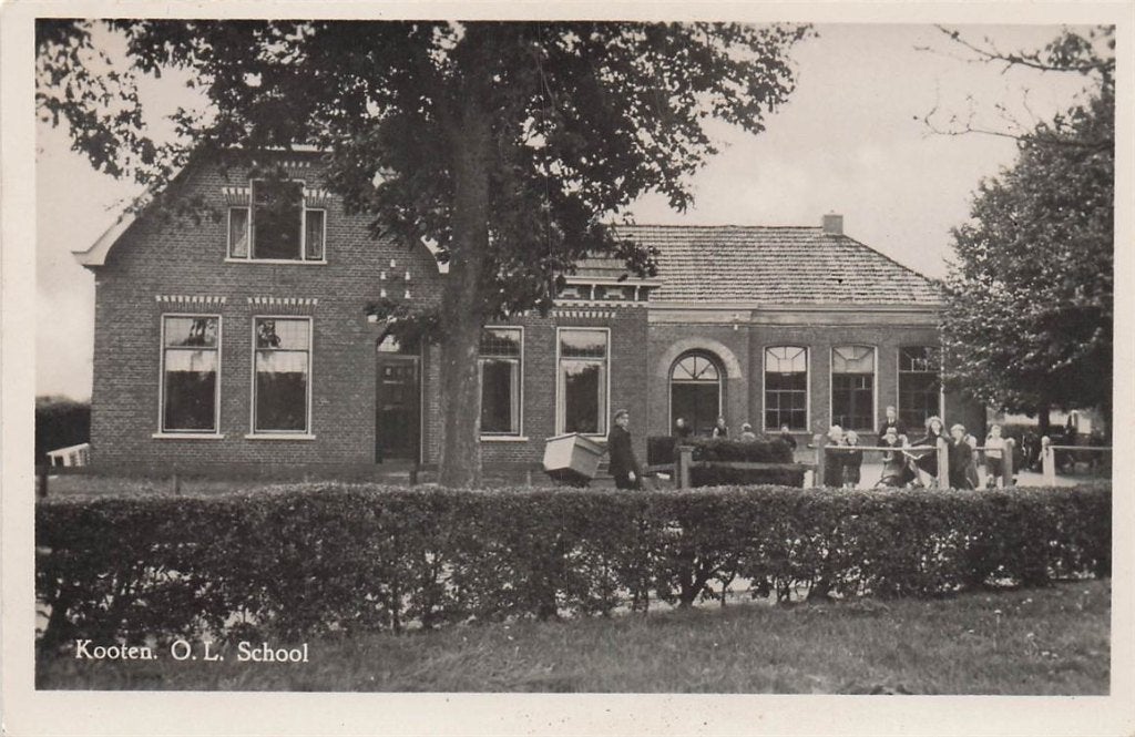 703-403-047 Kooten O L School, Verzamelen, Verzenden, Voor 1920, Friesland