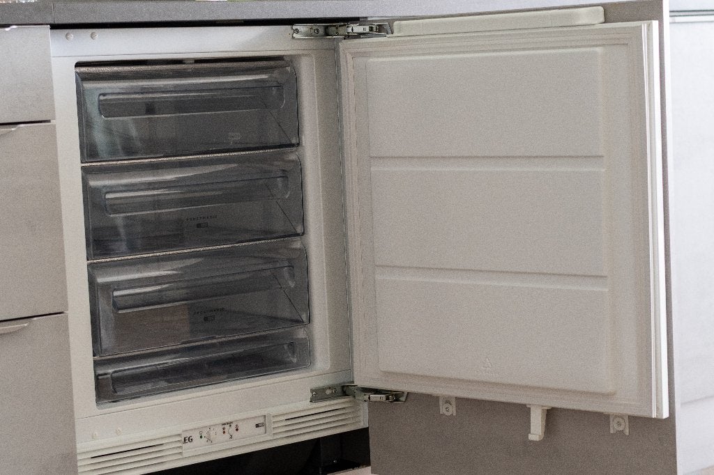 AEG Inbouwvriezer type ABB68211AF, Witgoed en Apparatuur, Vriezers en Diepvrieskisten, Gebruikt, Minder dan 85 cm, Minder dan 60 cm