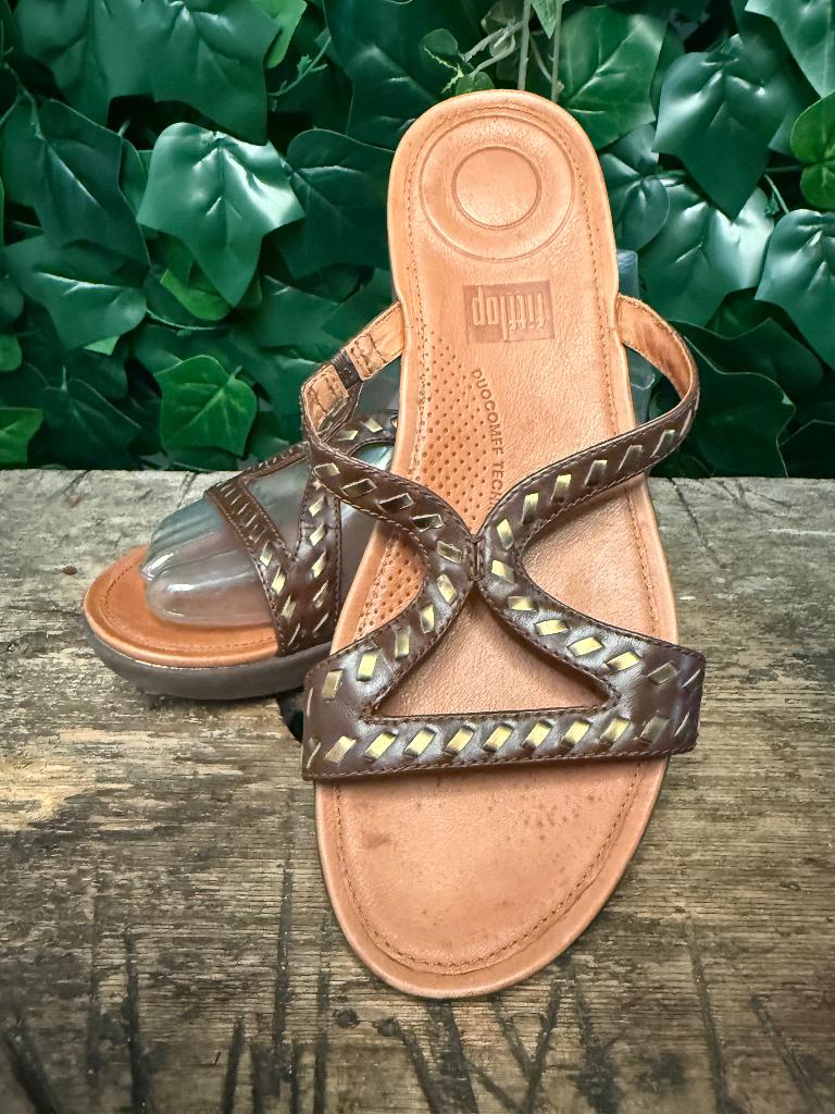 Nieuwe mooie leren slippers van Fitflop maat 37, Kleding | Dames, Schoenen, Bruin, Nieuw, Ophalen of Verzenden, Fitflop