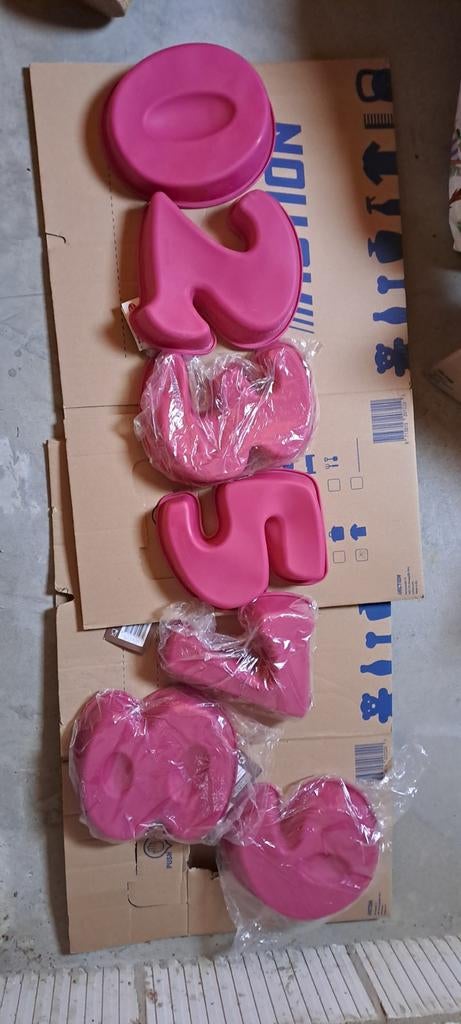 Verschillende bakvormen en cupcakevormen, Ophalen