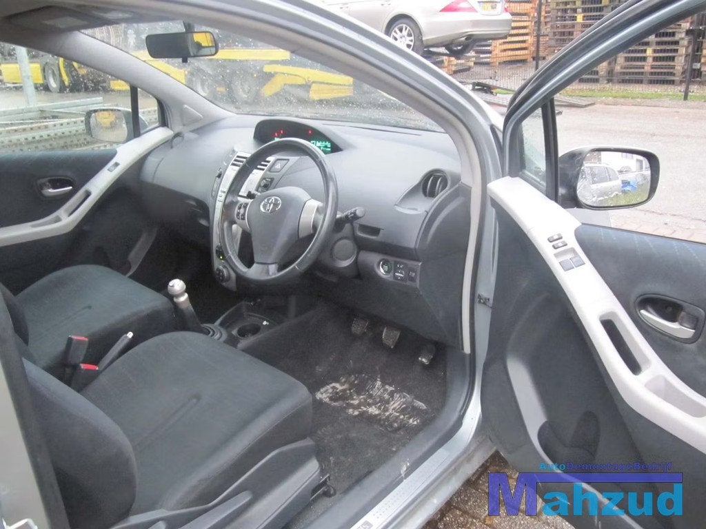 TOYOTA YARIS P9 3 DEURS ZWART INTERIEUR COMPLEET, Auto-onderdelen, Info@toyota.co.jp, Gebruikt, Toyota Motor Corporation, Toyota