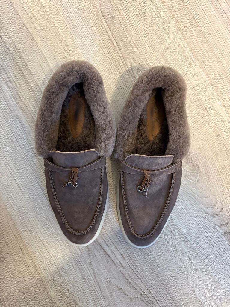 Loro Piana Instappers met Lamswol Voering, Kleding | Dames, Schoenen, Ophalen of Verzenden, Zo goed als nieuw, Bruin, Instappers