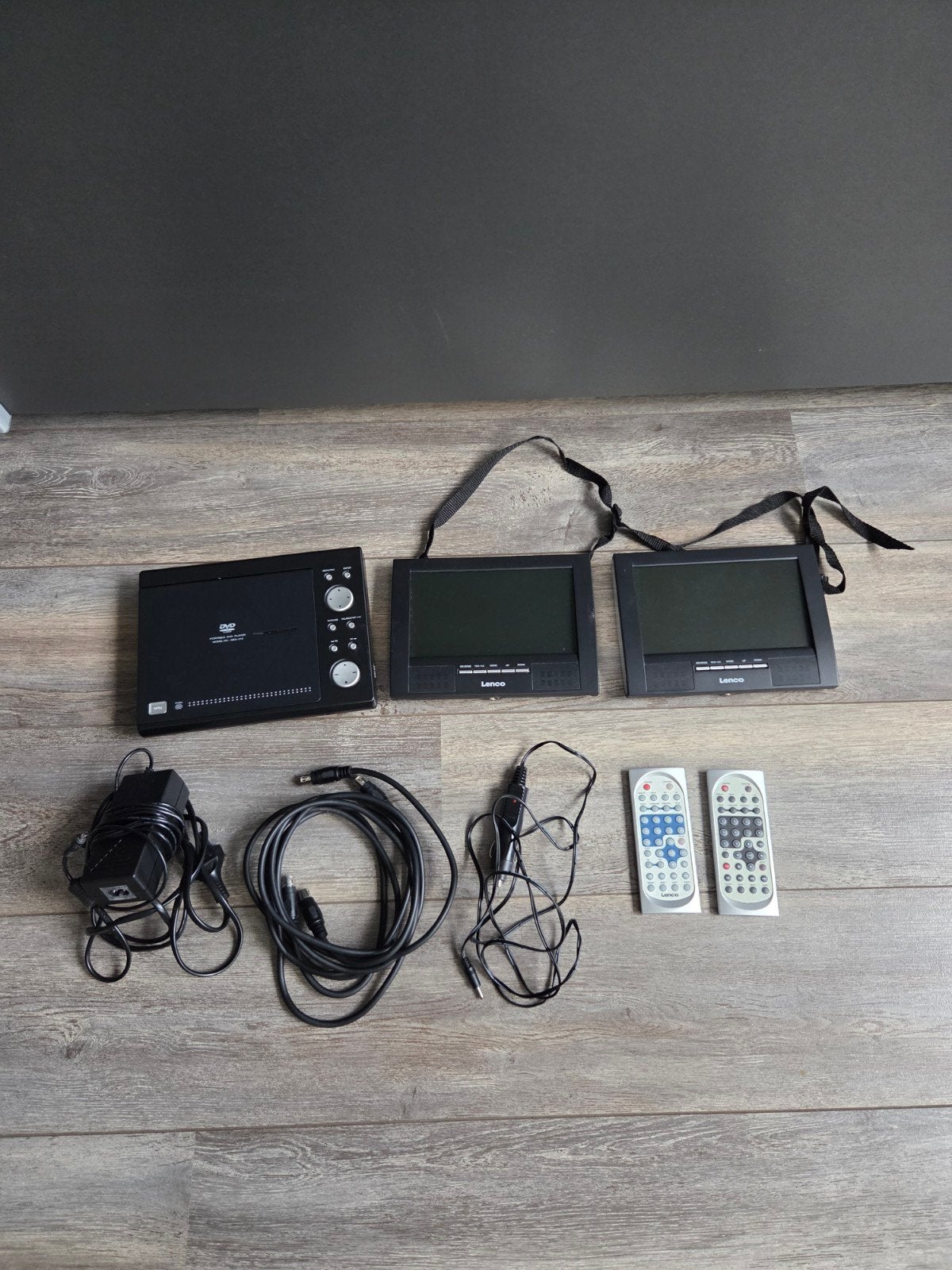 Lenco Dvd-speler met 2 schermen en accessoires, Ophalen of Verzenden