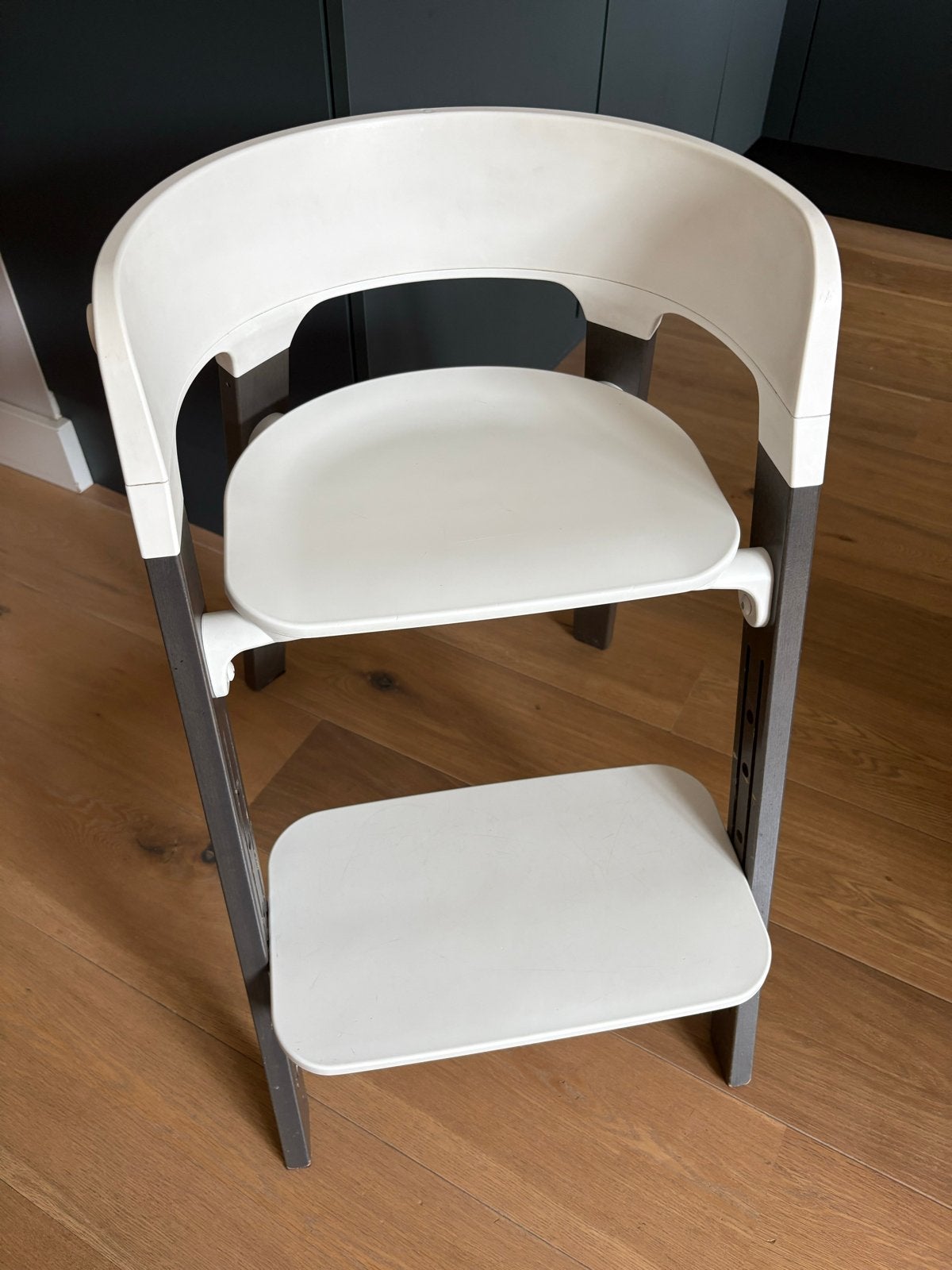 Stokke Steps kinderstoel wit/donkerbruin, goede staat, Kinderen en Baby's, Kinderstoelen, Ophalen, Gebruikt, Meegroeistoel