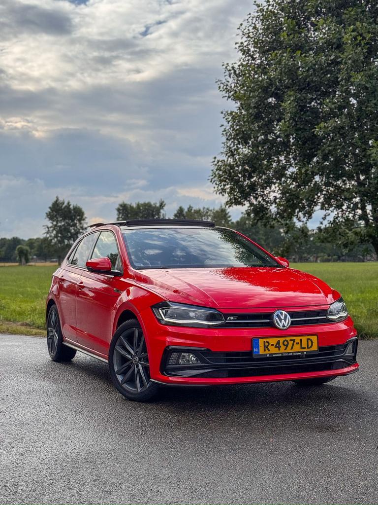 Volkswagen Polo 1.0 TSI r line panorama 5D  2018 Rood, Voorwielaandrijving, 40 €/maand, Handgeschakeld, 570 kg