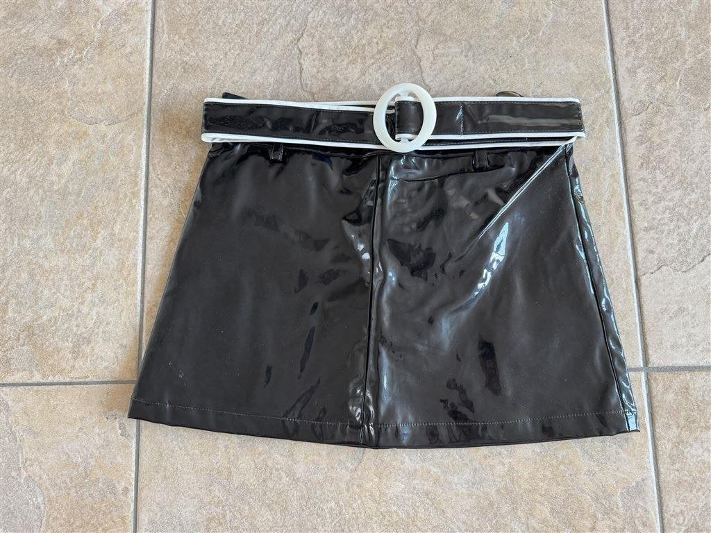 mini rok - Wetlook PVC Mini Skirt met riem, Ophalen of Verzenden, Zo goed als nieuw, Maat 38/40 (M), Boven de knie