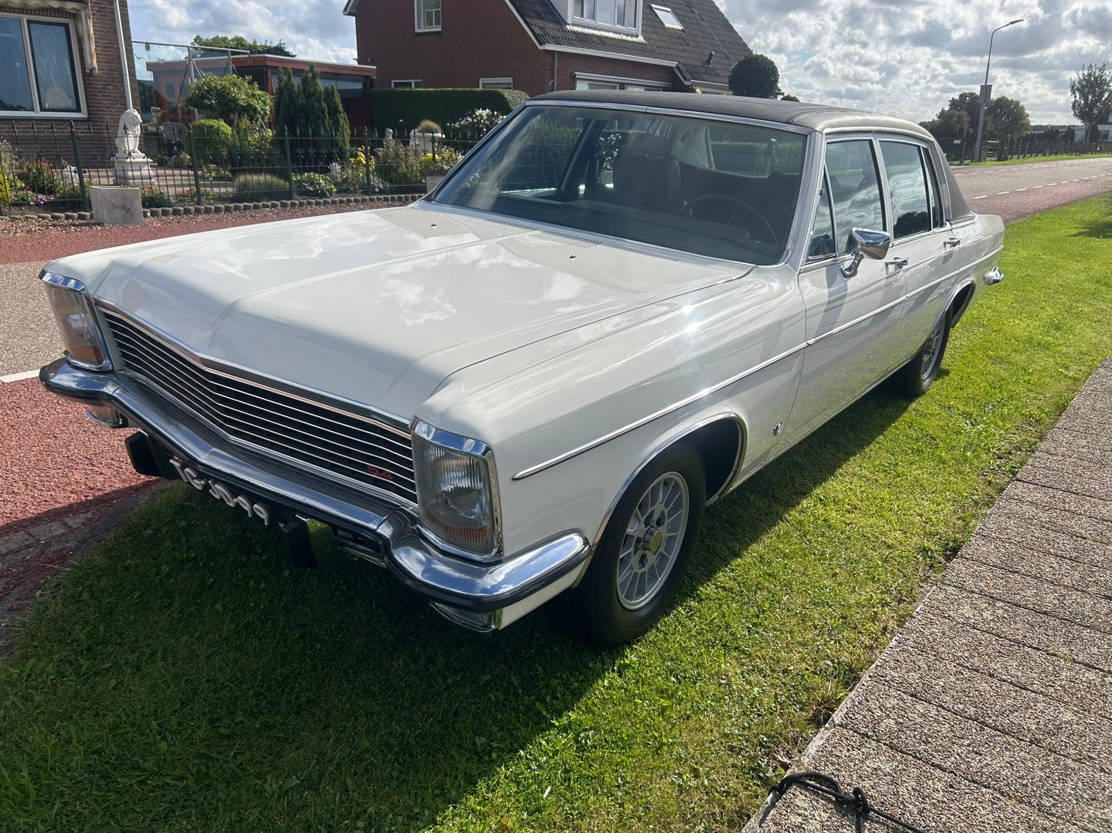 Opel Diplomat V8 (1973), Auto's, Automaat, Wit, Particulier, Blauw