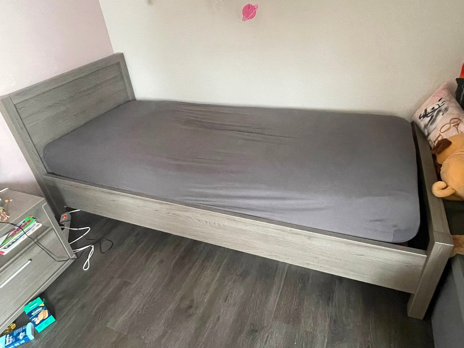 Eenpersoonsbed met lattenbodem - Grijs hout, Ophalen, Gebruikt, 90 cm, Eenpersoons