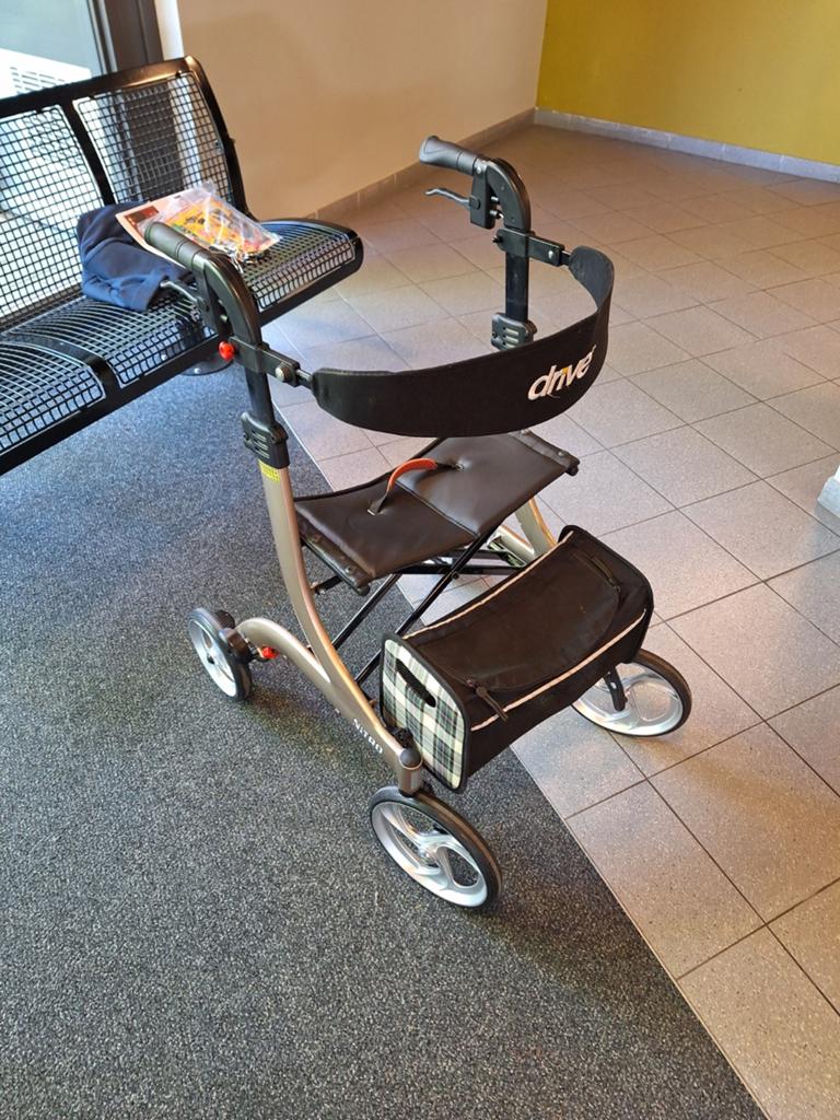 Foto 16 van Rollator lichtgewicht drive/nitro lees beschrijving NWST
