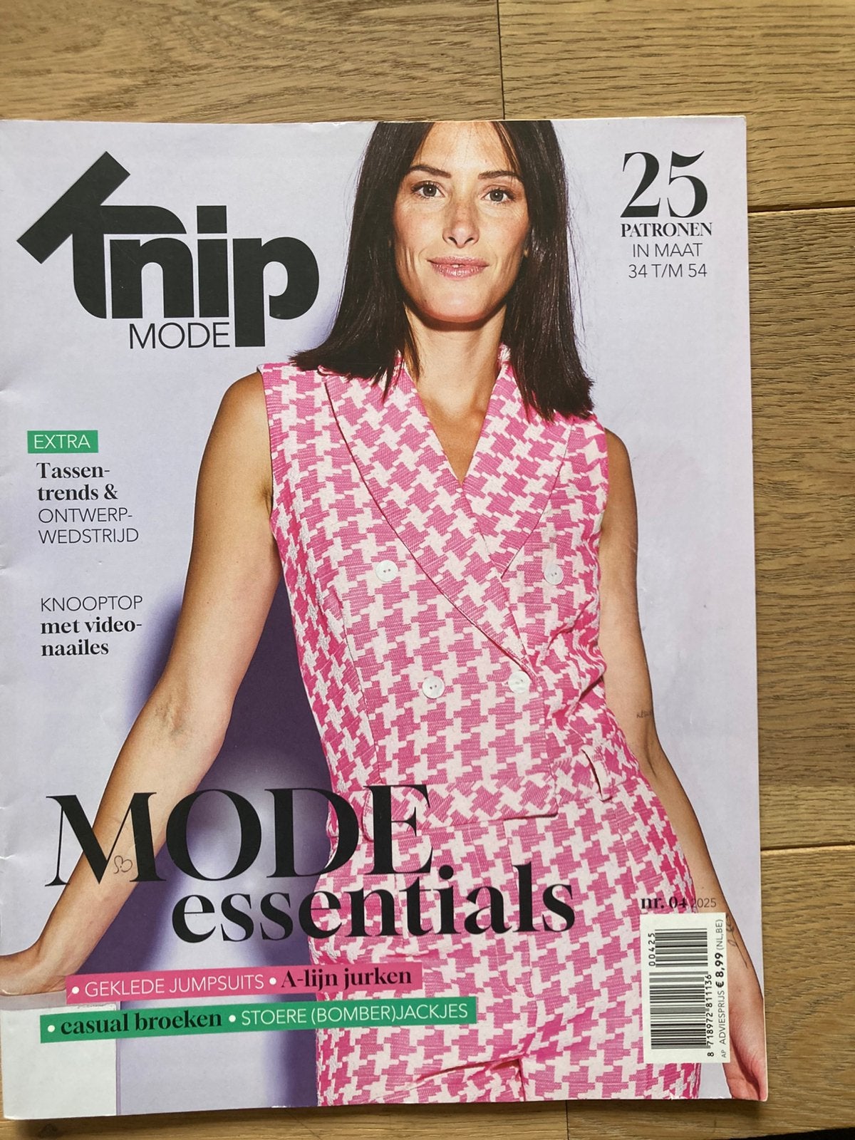 Knip mode blad volume 4 van 2025, Hobby en Vrije tijd, Ophalen of Verzenden, Zo goed als nieuw, Vrouw, Knipmode