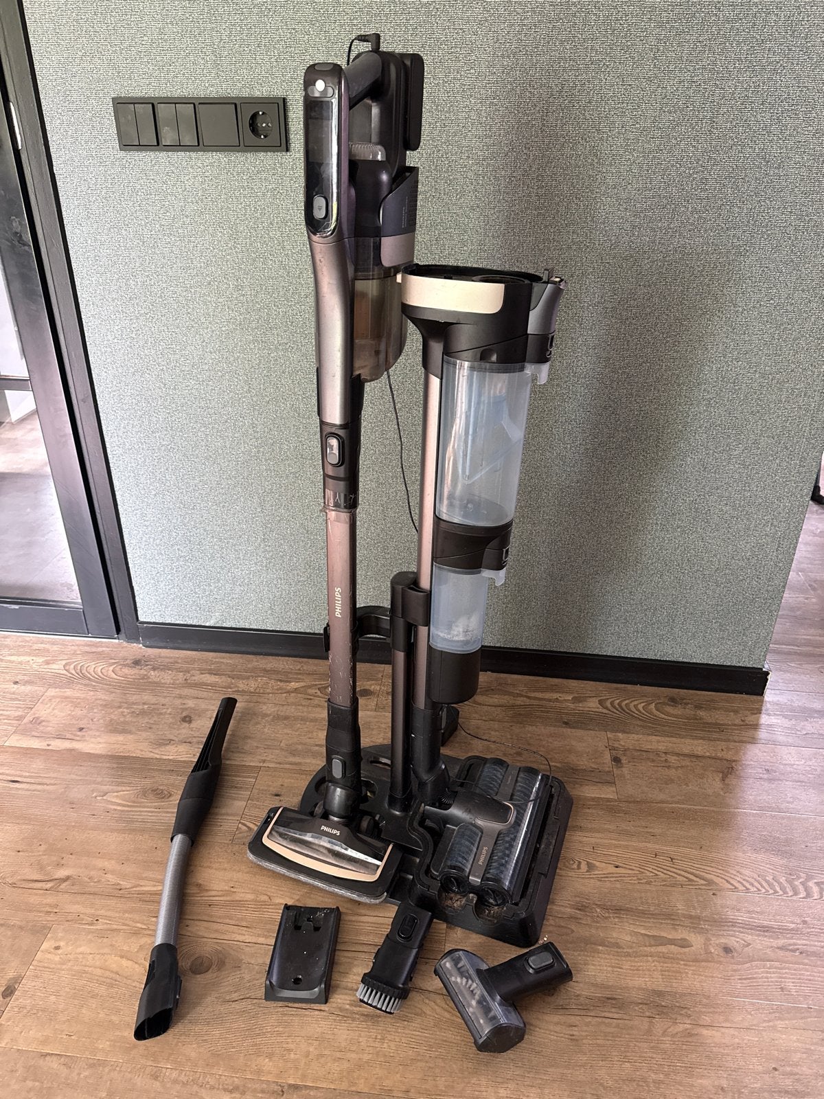 Philips AquaTrio Pro Stofzuiger met Dweilfunctie, Ophalen, Gebruikt, Philips, Draadloos