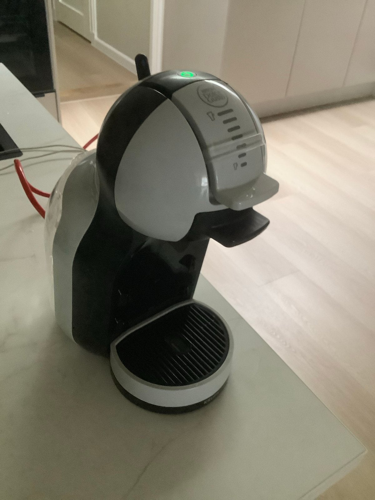Nescafé Dolce Gusto Genio S Basic koffiecupmachine, Gebruikt, Koffiemachine, Ophalen of Verzenden, 2 tot 4 kopjes