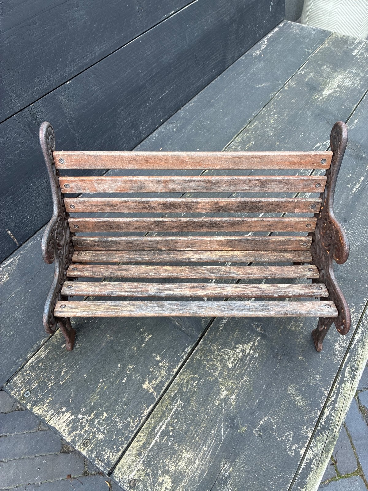 Decoratief gietijzeren sierbankje met houten latten, Ophalen