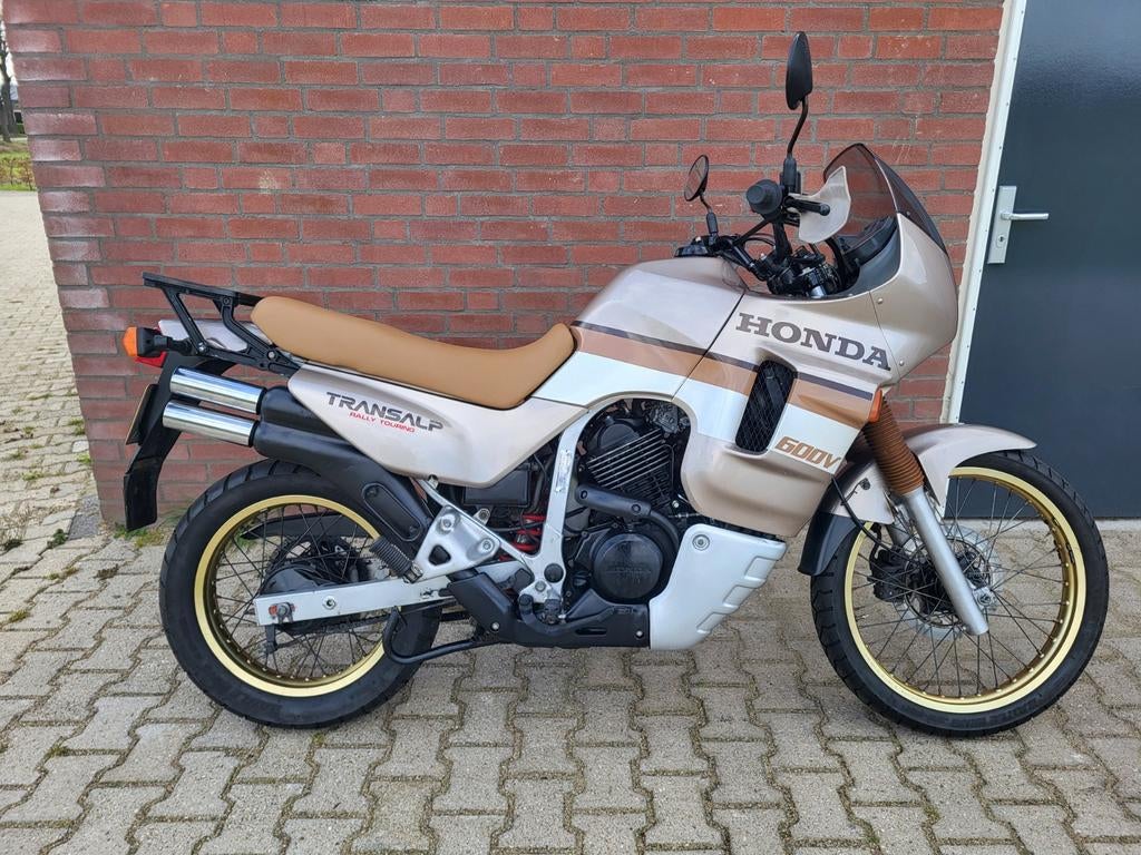Unieke Honda XL600V Transalp bj1990 klassieker!, Motoren, 2 cilinders, Motorrijbewijs A, Gebruikt, Particulier