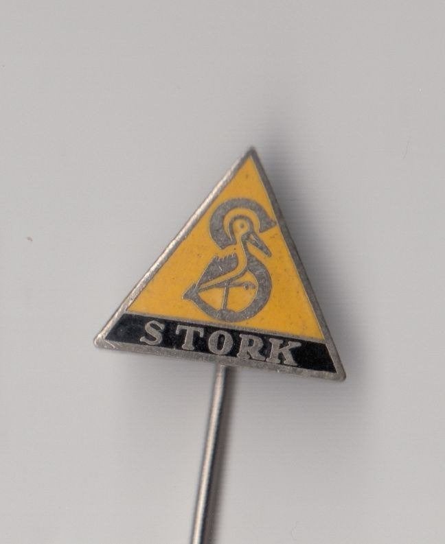 Stork Geel Zwart Dieselmotoren Scheepvaart speldje Logo, Verzamelen, Gebruikt, Verzenden, Transport, Speldje of Pin