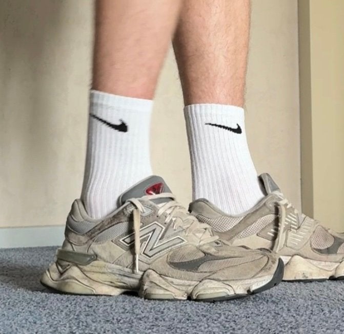 Veelgebruikte afgetrapte New balance 9060 heren maat 42,5, Verzenden, Nieuw