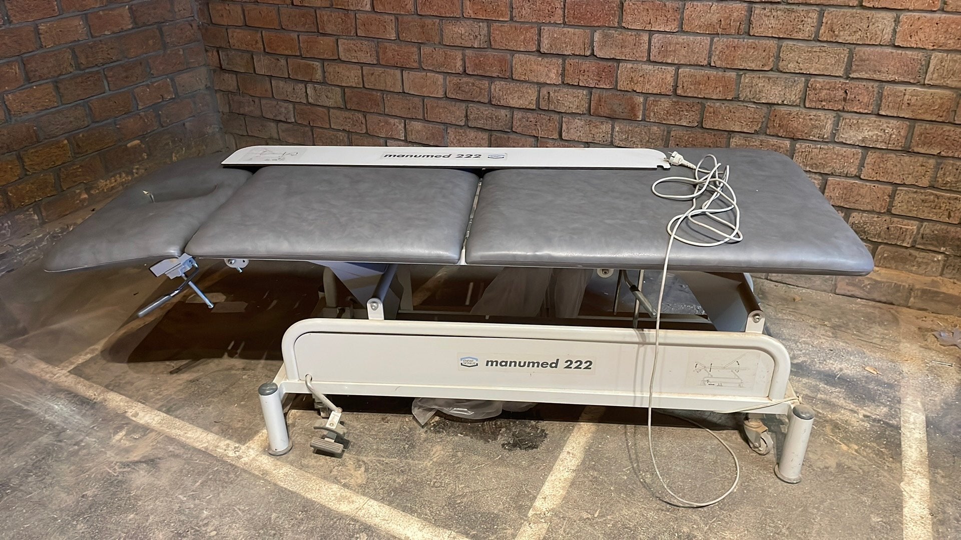 Electrische massage tafel aangeboden., Sport en Fitness, Massageproducten, Ophalen, Gebruikt, Massagetafel