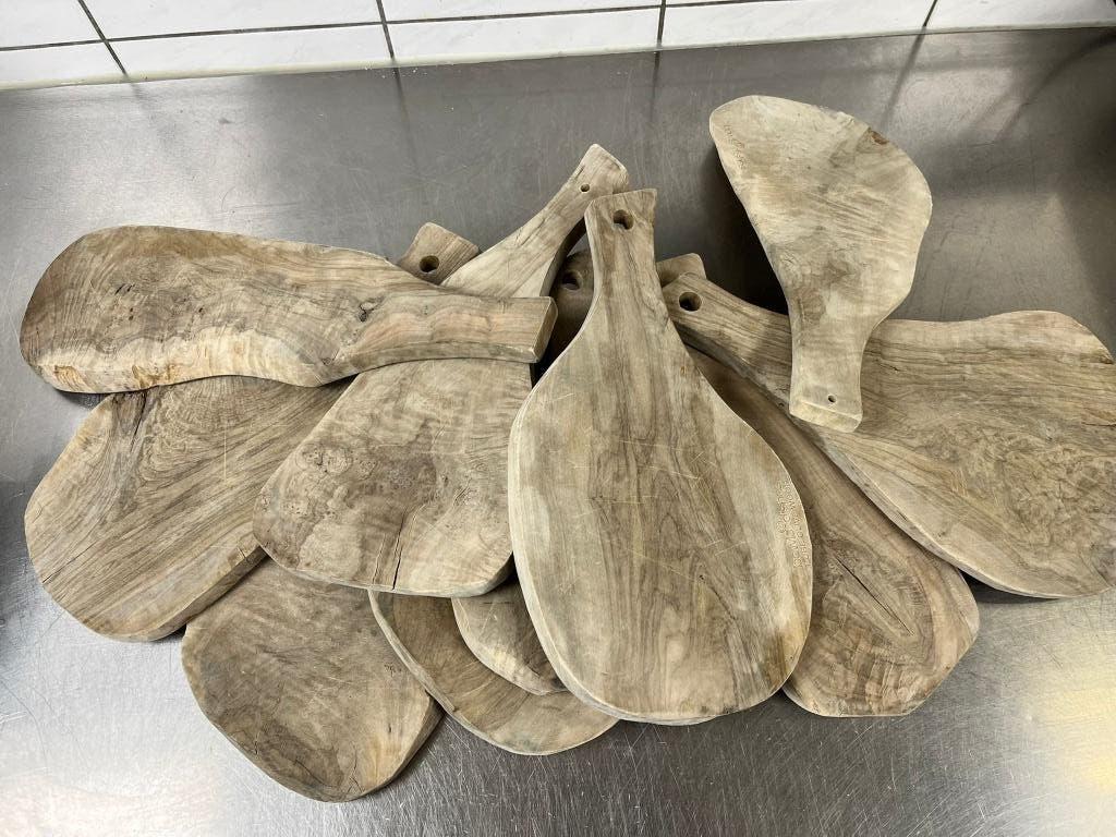 Olijf houten tapasplank van het merk Bowls and Dishes, Gebruikt, Hout, Snij-/serveerplank, Ophalen of Verzenden