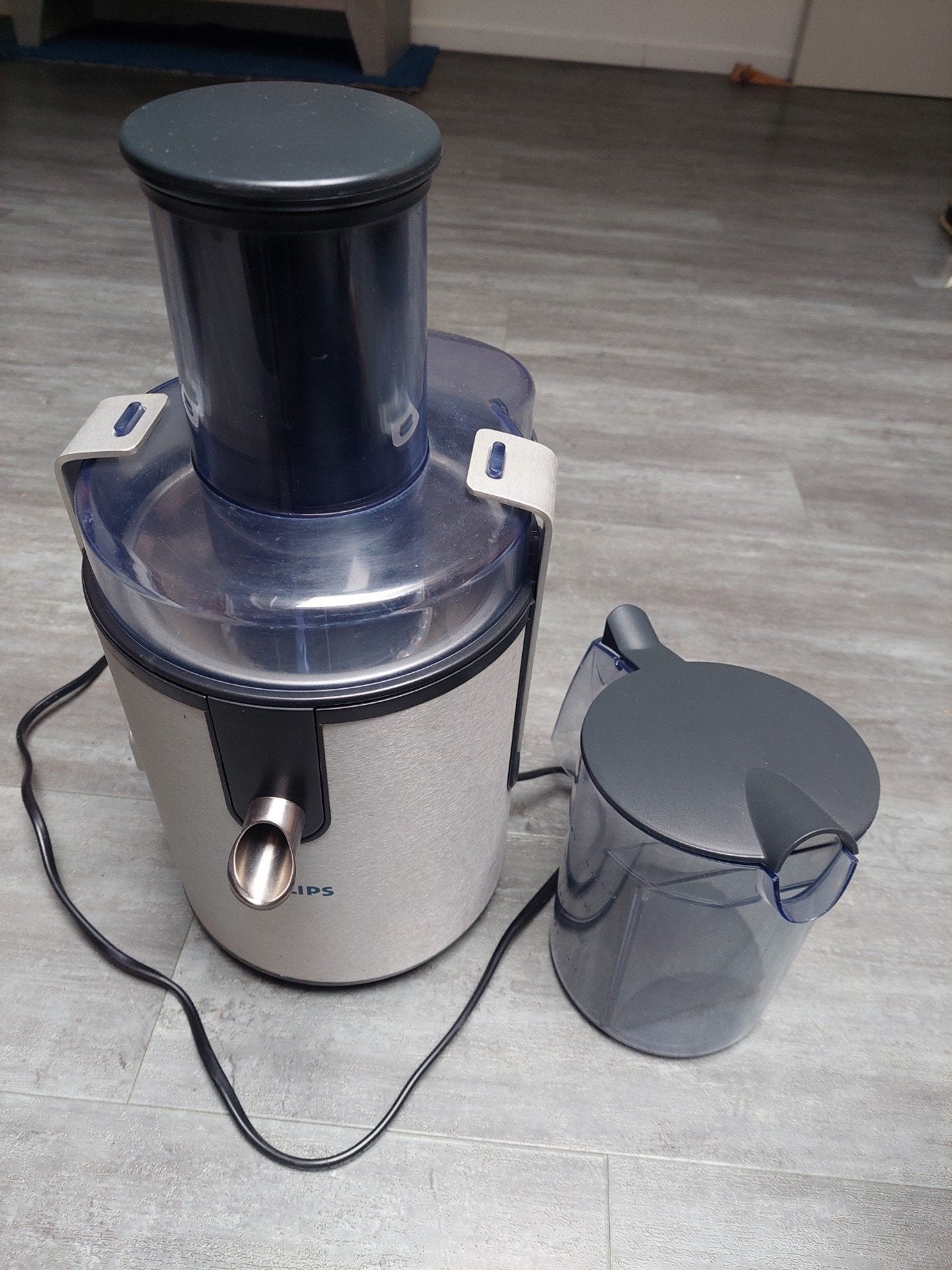 Philips sapcentrifuge met maatbeker en DVD, 1 tot 2 liter, Ophalen of Verzenden, Gebruikt, 2 snelheden