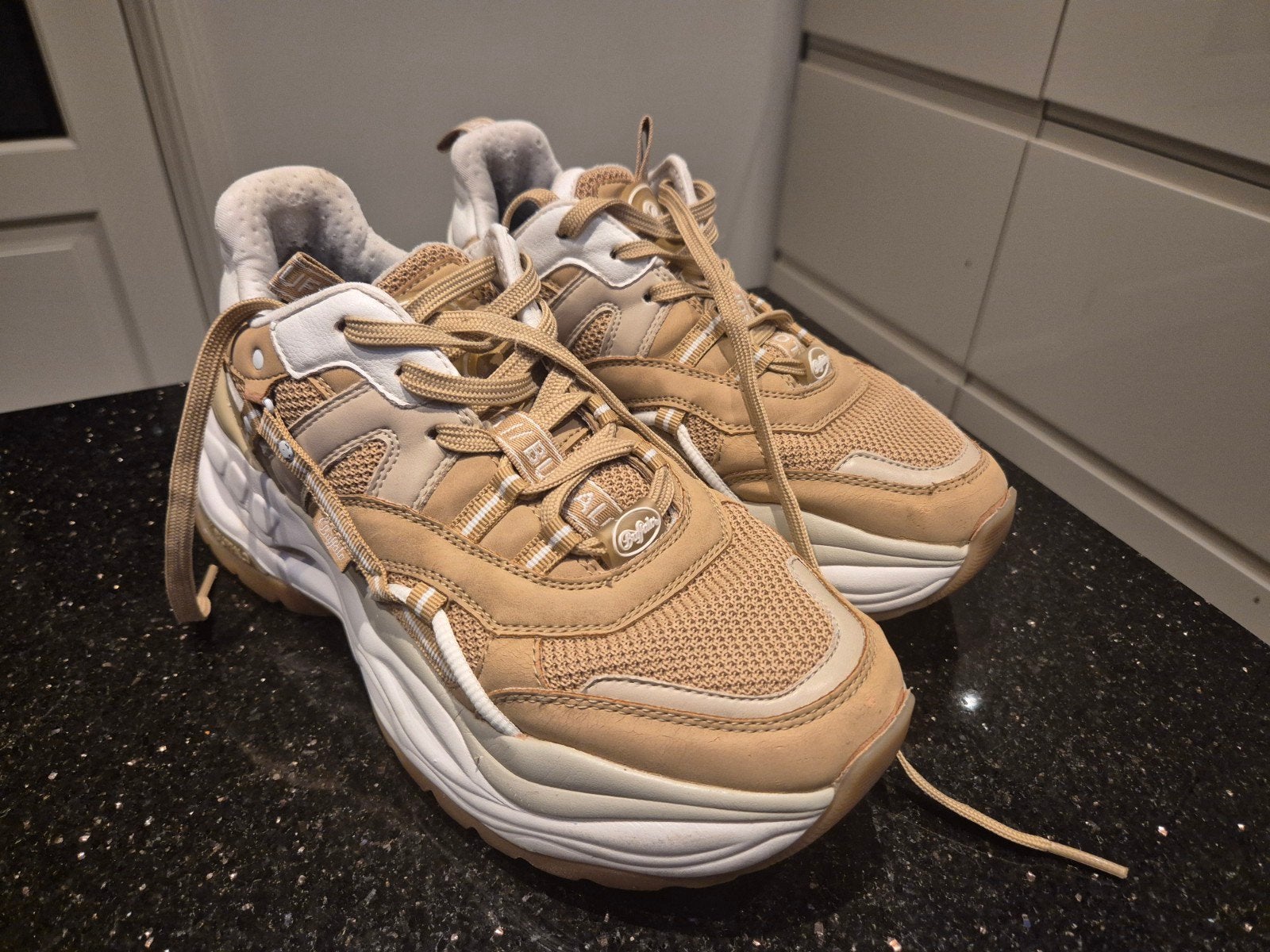 Buffalo Triplet Hollow sneakers mt 38 – beige nude – chunky, Ophalen of Verzenden, Zo goed als nieuw, Beige, Sneakers of Gympen
