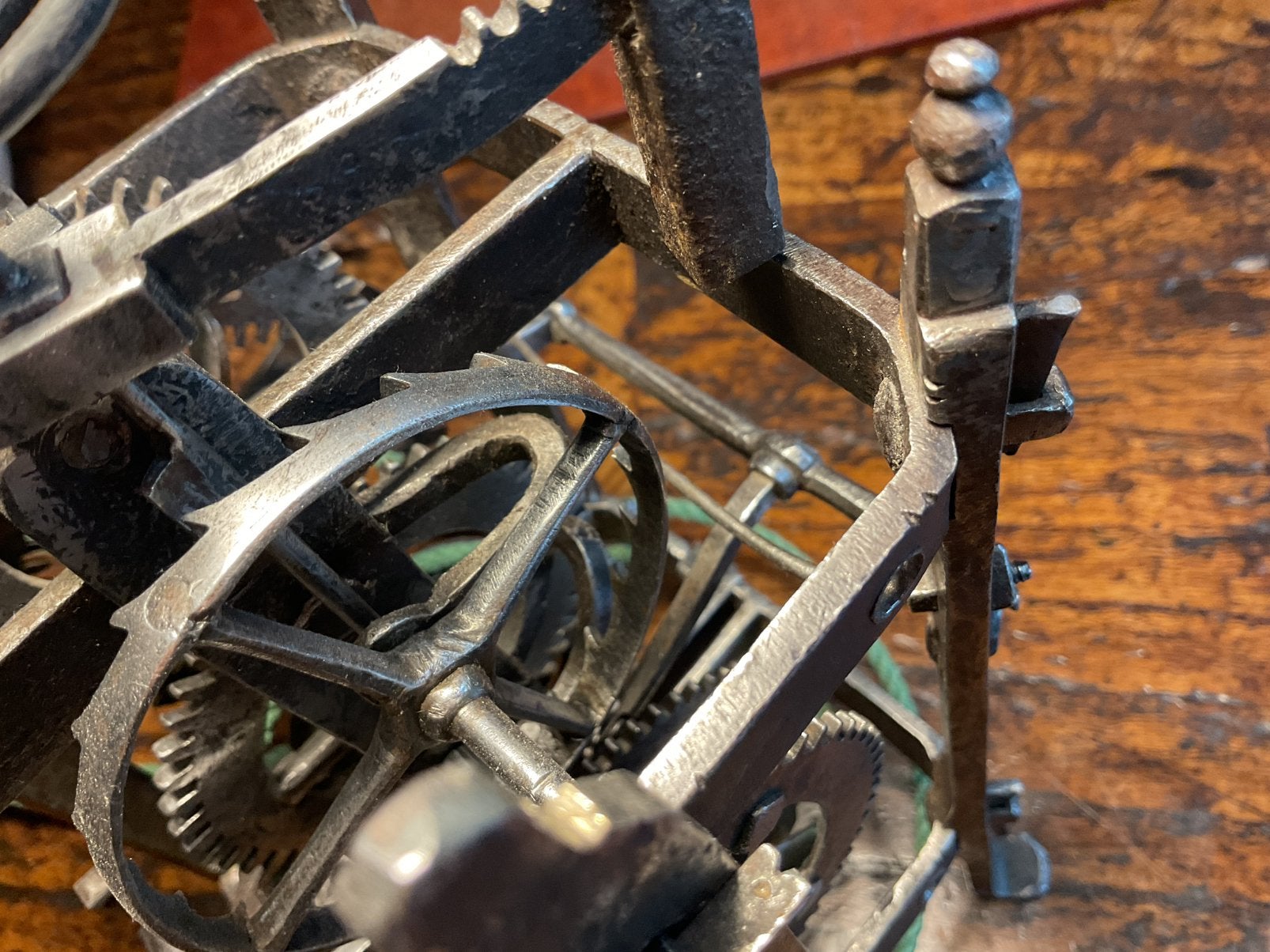 Rondsel gezocht voor gesmeed uurwerk, Ophalen of Verzenden