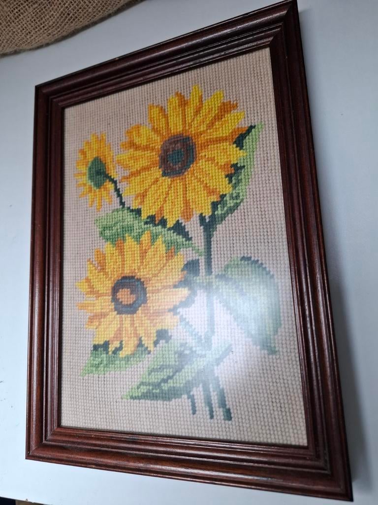 Vintage lijst - bloemen - zonnebloemen - borduur kruissteek, Minder dan 50 cm, Oorspronkelijke maker, Ophalen of Verzenden, Zo goed als nieuw