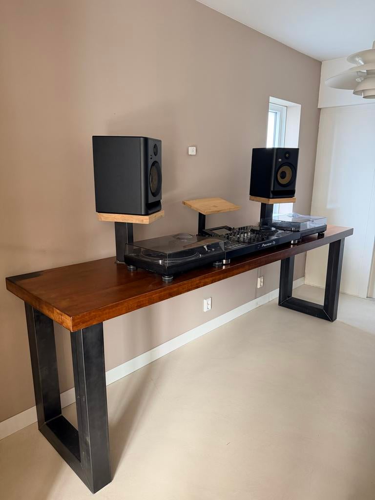 Unieke massief eiken DJ tafel met speaker- en laptopstands, Ophalen, Zo goed als nieuw, Overige merken