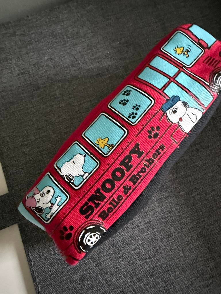 Snoopy "Belle & Brothers" Bus Etui - Rood, Ophalen of Verzenden, Zo goed als nieuw