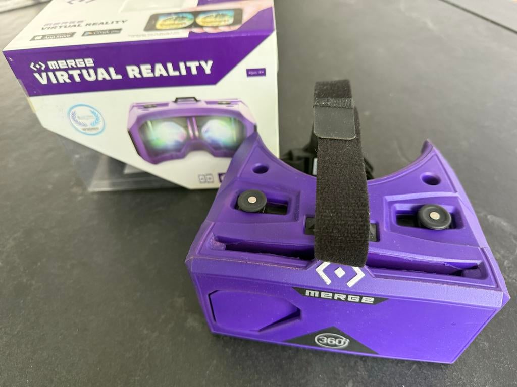 Merge VR Virtual Reality Headset - Paars, Ophalen, Zo goed als nieuw, VR-bril, Telefoon