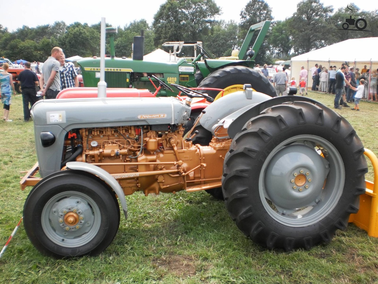 Gezocht: massey ferguson goudbuik oldtimer ook miniatuur, Ophalen, Tractor of Landbouw, Overige merken