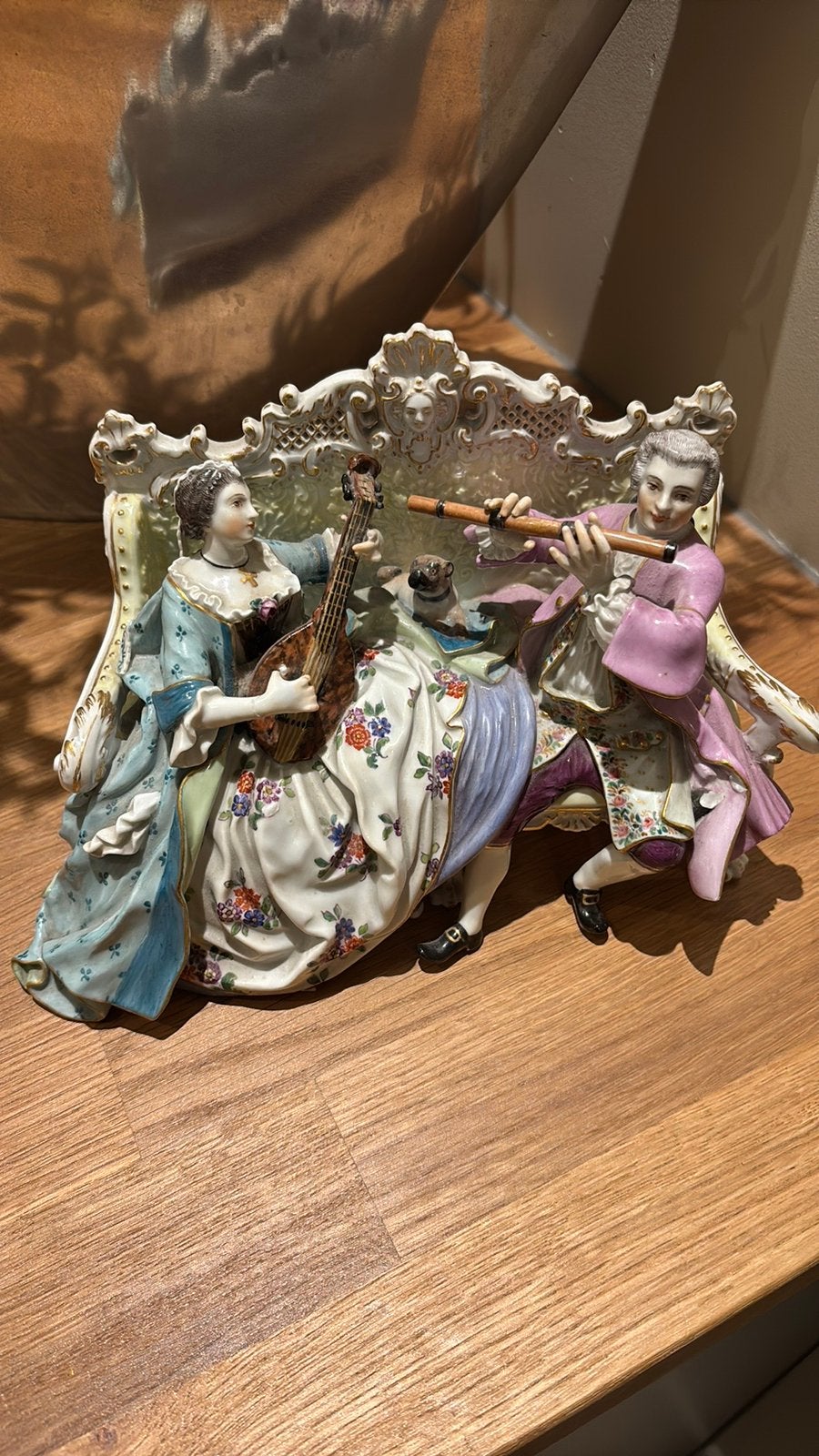 Meissen porseleinen beeldengroep, Ophalen