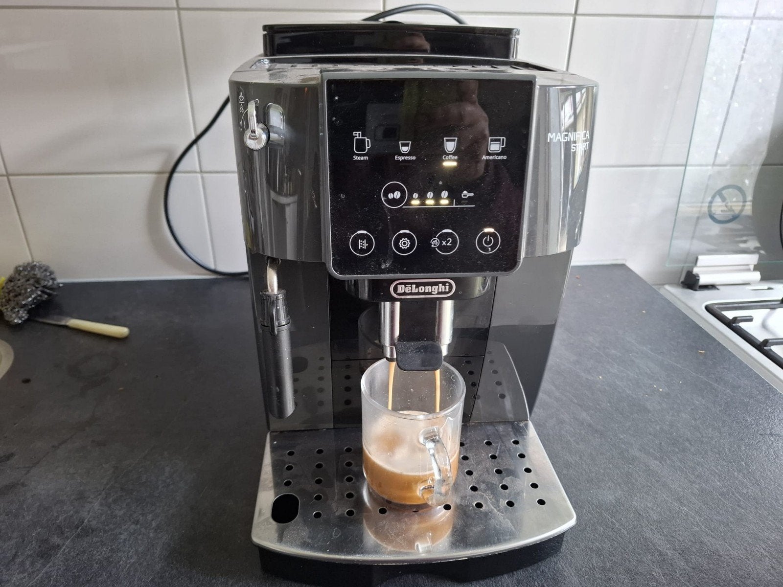 Delonghi Magnifica Start koffiezetapparaat, Gebruikt, Koffiemachine, Ophalen of Verzenden, 1 kopje