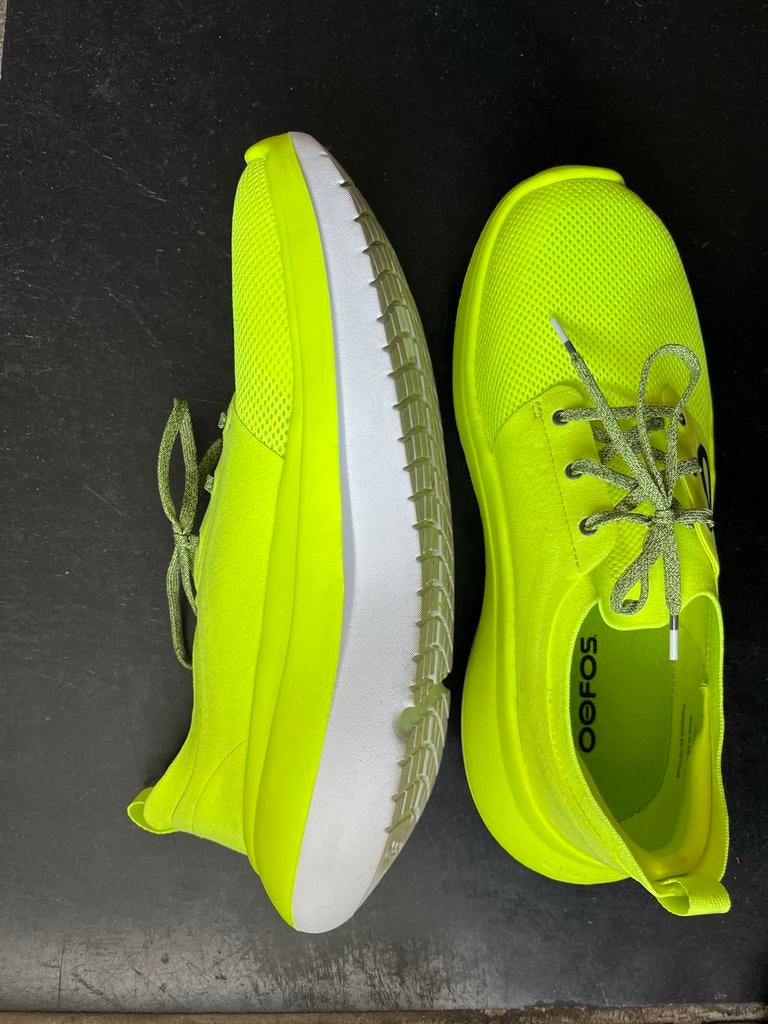 OOFOS OOmg Low schoenen, neon geel, Ophalen, Overige kleuren, Sneakers of Gympen, Zo goed als nieuw