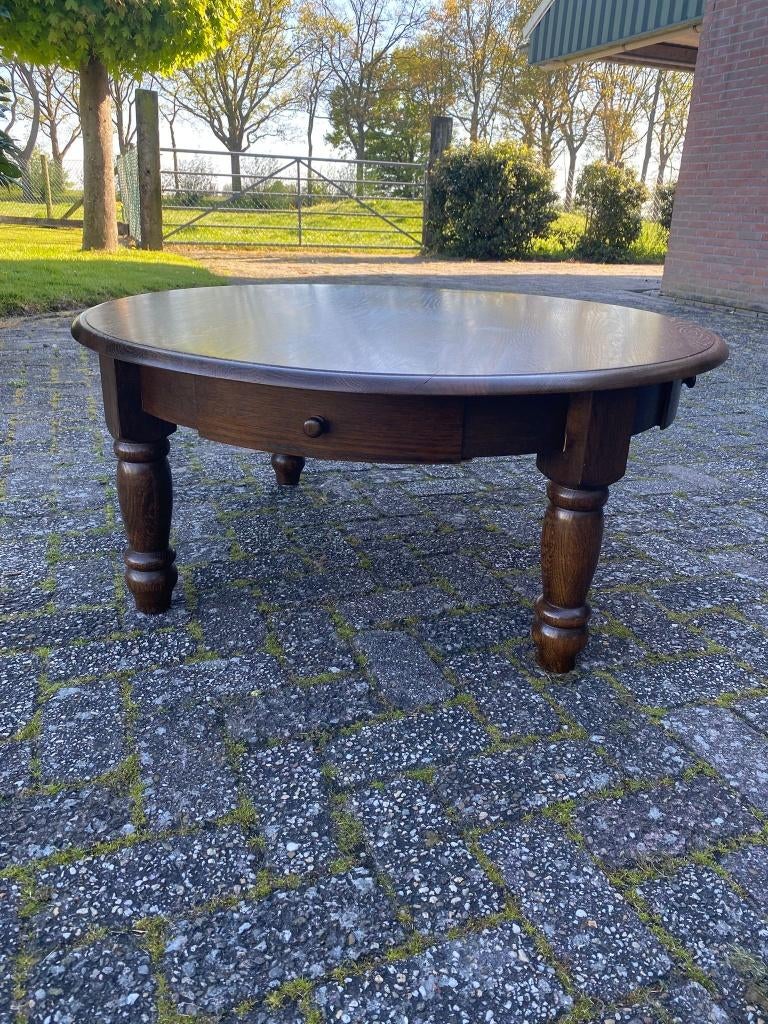 Ronde donker massief eiken salontafel, 4 lades /tafel met la, Huis en Inrichting, Tafels | Sidetables, Gebruikt, 100 tot 150 cm