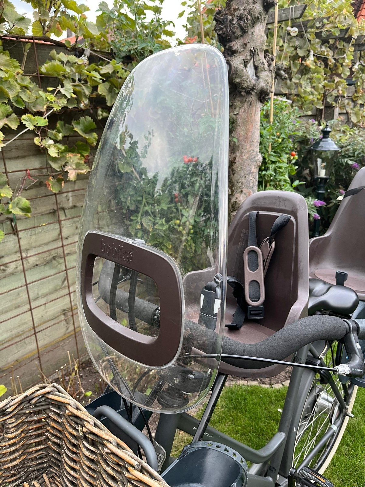 Bo Bike One Mini kinderzitje + scherm – bruin, Ophalen