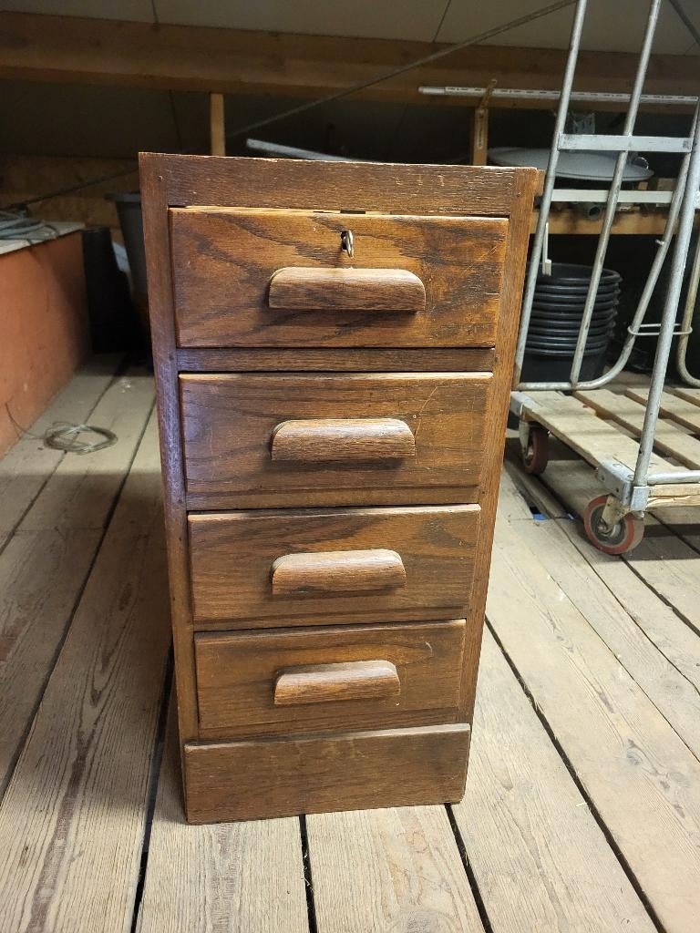Eiken bureau., Ophalen of Verzenden, Gebruikt