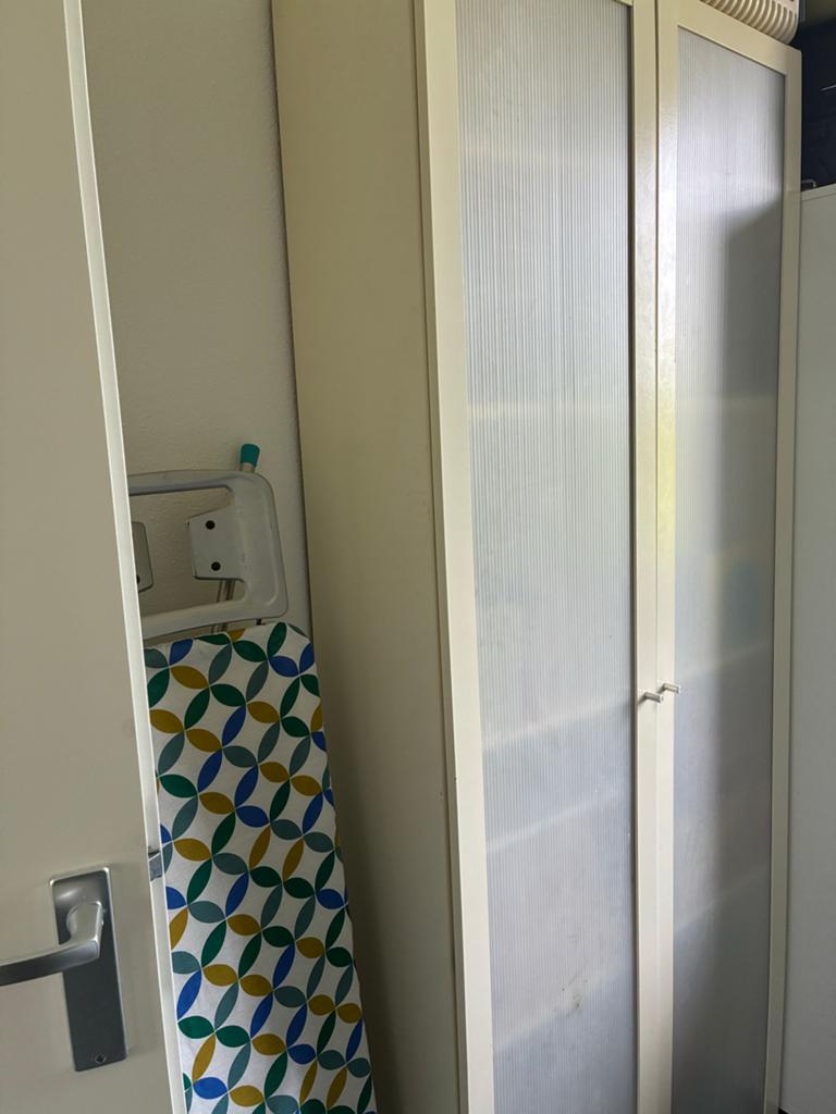 GRATIS Kast met verouderde kleur, Huis en Inrichting, Kasten | Kledingkasten, Ophalen, Gebruikt, 50 tot 100 cm, 150 tot 200 cm