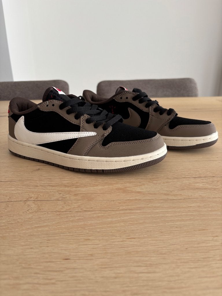 Nike Air Jordan 1 Low X Travis Scott Mocha schoenen | NIEUW, Kleding | Heren, Bruin, Nieuw, Ophalen of Verzenden, Sneakers of Gympen