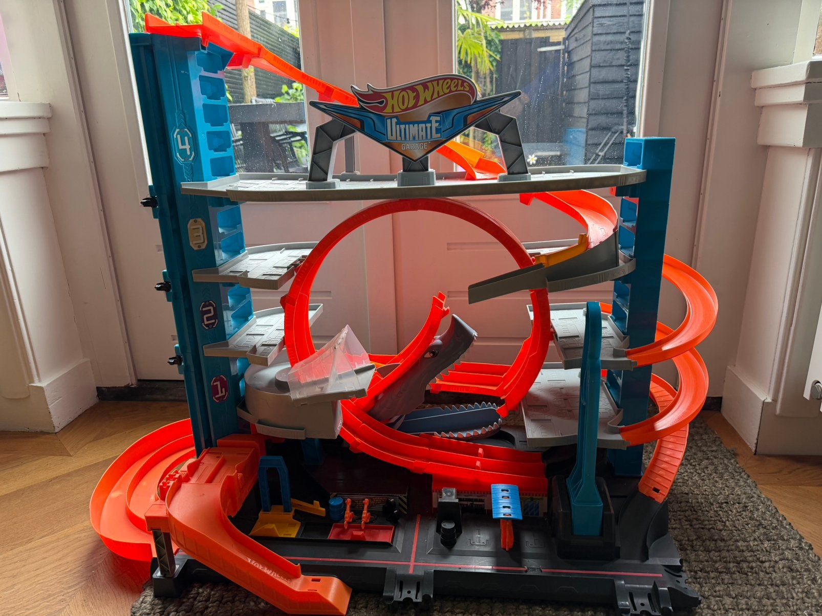 Hot Wheels Ultimate Garage Shark voor ruim 90 auto's, Ophalen, Gebruikt