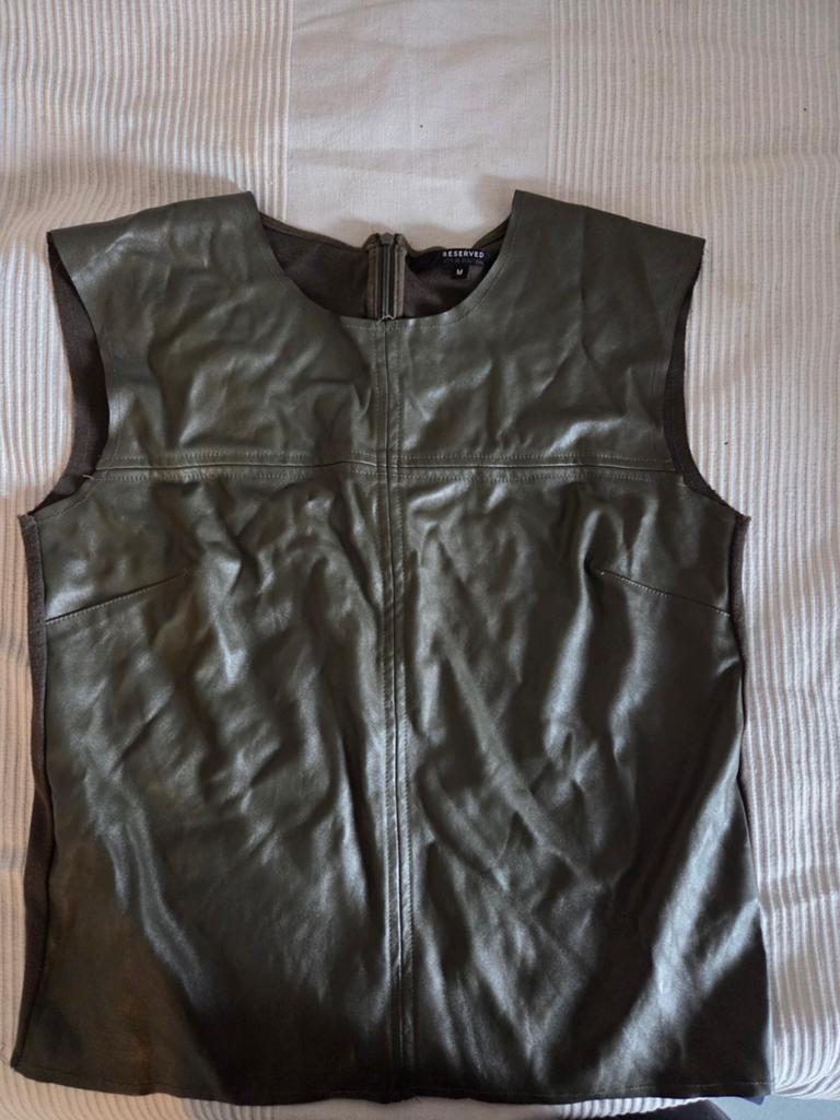 Reserved Groene Mouwloze Top Leerlook Maat M, Maat 38/40 (M), Ophalen of Verzenden, Zonder mouw, Gedragen