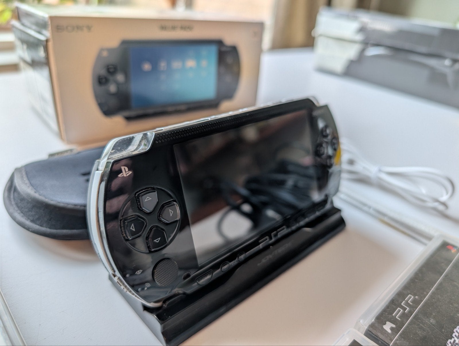 Sony PSP 1004 met 7 games en 4 films - Compleet pakket, Gebruikt, Zwart, Ophalen of Verzenden, PSP
