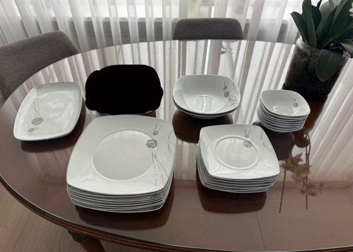Servies Vierkante Borden en Kommen Set, veel gebruikt, Huis en Inrichting, Keuken | Servies, Ophalen, Keramiek, Zo goed als nieuw