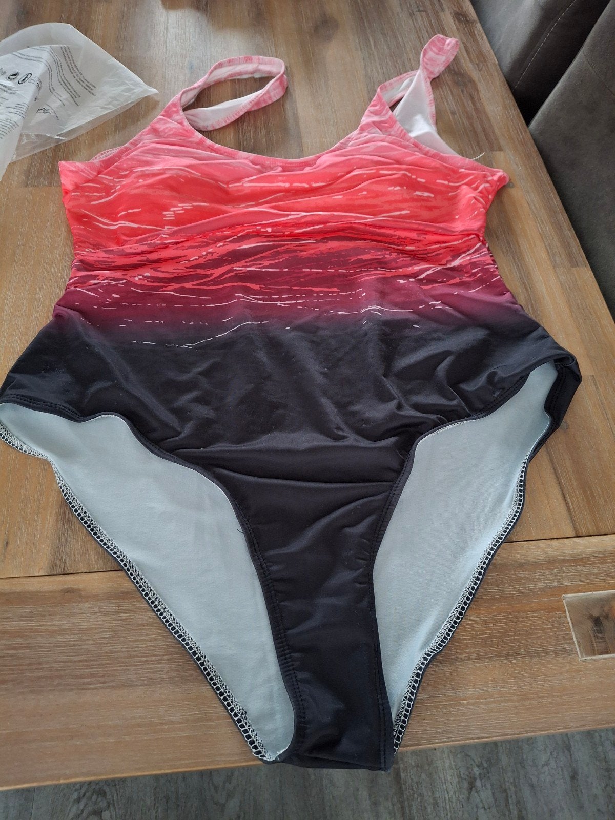Nieuw badpak maat M - rood/zwart met hoge uitsnede, Ophalen of Verzenden, Nieuw, Meerkleurig, Badpak