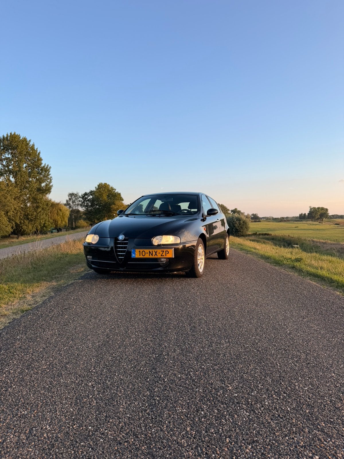 Alfa Romeo 147 1.6 T.spark 16V 77KW 5DR 2004 Zwart, Auto's, Voorwielaandrijving, 4 cilinders, 400 kg, Zwart